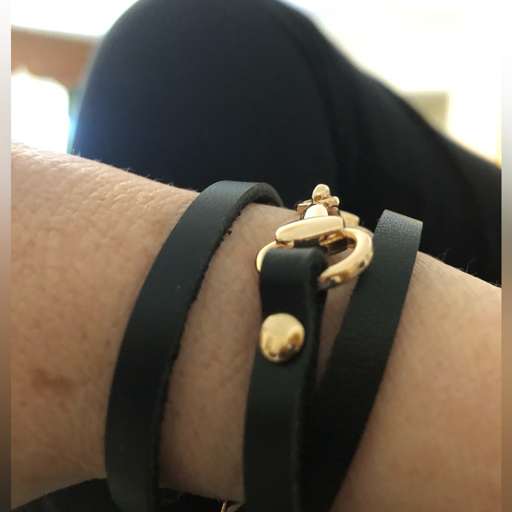 🌸Leather Horse Bit Bracelet Black or Brown, in Gold Tone - Picture 5 of 7